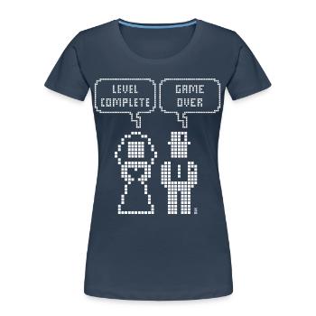 Niveau Terminé – Game Over (Mariage Enterrement de Vie de Garçon Pixel W) - T-shirt bio Premium Femme - bleu marine - Devant - Mia (176cm)