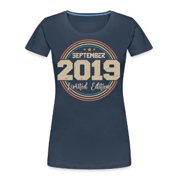 September 2019 Geburtstagsgeschenk 2019 - Frauen Premium Bio T-Shirt - Navy - Vorne - Mia (176cm)
