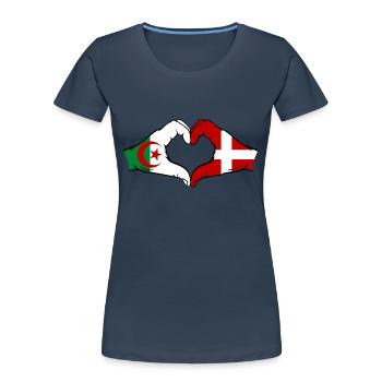 Algérie Danemark Drapeau Mains Coeur Forme - T-shirt bio Premium Femme - bleu marine - Devant - Mia (176cm)
