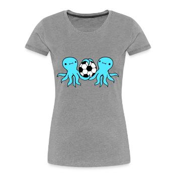 2 amis de l’équipe Octopus jouant au football, au ballon et au ballon - T-shirt bio Premium Femme - bleu marine - Devant - Mia (176cm)