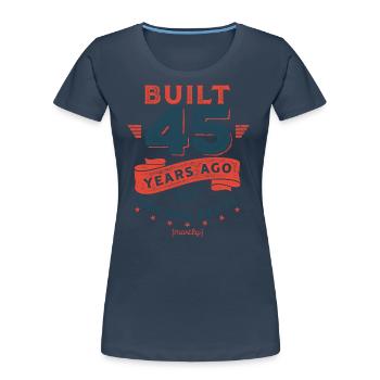Build 45 Years Ago, All Original Parts (mostly). - Frauen Premium Bio T-Shirt - Navy - Vorne - Mia (176cm)