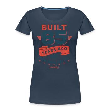 Build 85 Years Ago, All Original Parts (mostly). - Frauen Premium Bio T-Shirt - Navy - Vorne - Mia (176cm)