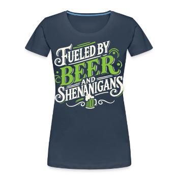 Bière et farces de la Saint-Patrick Motivation - T-shirt bio Premium Femme - bleu marine - Devant - Mia (176cm)