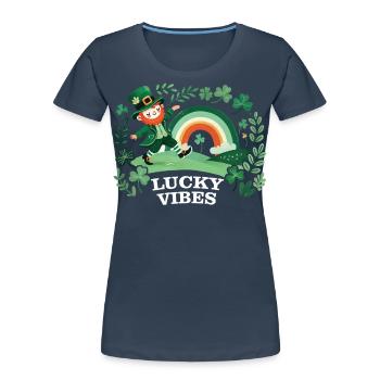St. Patrick's Day Lucky Vibes Regenbogen - Frauen Premium Bio T-Shirt - Navy - Vorne - Mia (176cm)