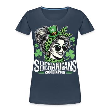 Coordonnatrice des manigances de la Saint-Patrick - T-shirt bio Premium Femme - bleu marine - Devant - Mia (176cm)