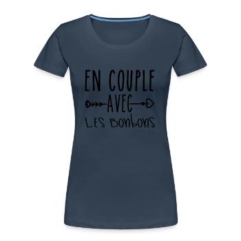 En Couple avec Bonbons, cadeau Fans de Bonbons - T-shirt bio Premium Femme - bleu marine - Devant - Mia (176cm)