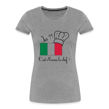 Ici ?! C'est Nonna le chef ! - T-shirt bio Premium Femme - bleu marine - Devant - Mia (176cm)