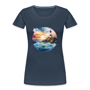 Phare majestueux au coucher du soleil avec des vagues déferlantes - T-shirt bio Premium Femme - bleu marine - Devant - Mia (176cm)