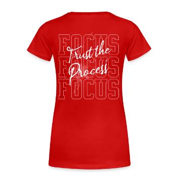 Focus Trust the Process Streetwear minimaliste - T-shirt bio Premium Femme - rouge - Dos - Mia (176cm)