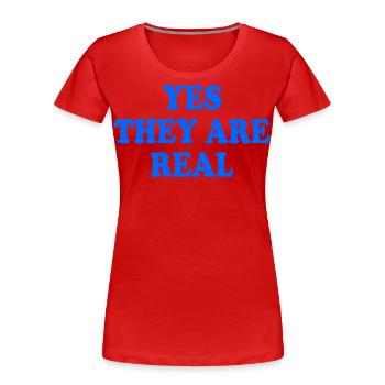 yes they are real - T-shirt bio Premium Femme - rouge - Devant - Mia (176cm)