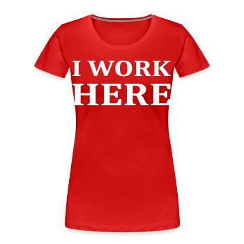 Ich Arbeite hier - Frauen Premium Bio T-Shirt - Rot - Vorne - Mia (176cm)