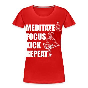 Meditieren Fokussieren Kicken - Frauen Premium Bio T-Shirt - Rot - Vorne - Mia (176cm)
