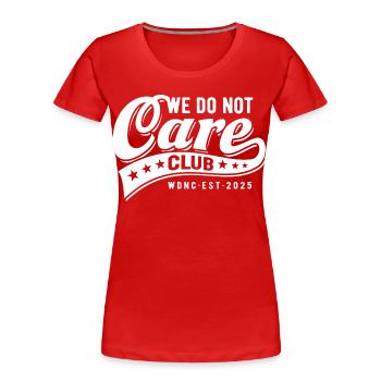WDNC - We do not care Club - Est 2025 - T-shirt bio Premium Femme - rouge - Devant - Mia (176cm)
