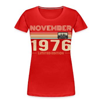 November 1976 Vintage Birthday Retro Tee - T-shirt bio Premium Femme - rouge - Devant - Mia (176cm)