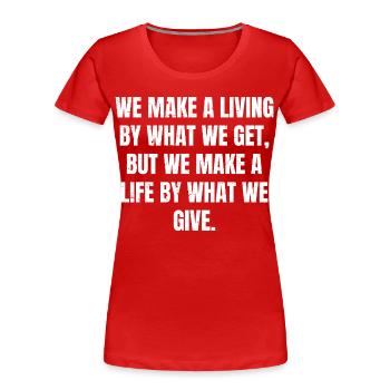 we make a living by what we get but we make a l - T-shirt bio Premium Femme - rouge - Devant - Mia (176cm)