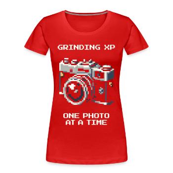 XP grinden | Foto für Foto besser, Fotografie - Frauen Premium Bio T-Shirt - Rot - Vorne - Mia (176cm)