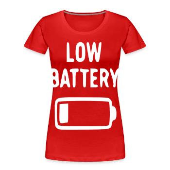 Niedriger Akku Humor Design - Frauen Premium Bio T-Shirt - Rot - Vorne - Mia (176cm)