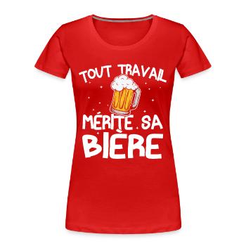 Tout travail mérite sa bière - T-shirt bio Premium Femme - rouge - Devant - Mia (176cm)