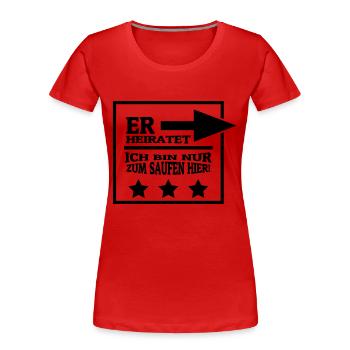 er heiratet - nur zum saufen hier - Frauen Premium Bio T-Shirt - Rot - Vorne - Mia (176cm)