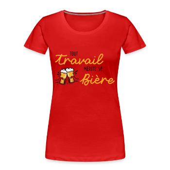 Tout travail mérite sa bière / Humour / Alcool - T-shirt bio Premium Femme - rouge - Devant - Mia (176cm)