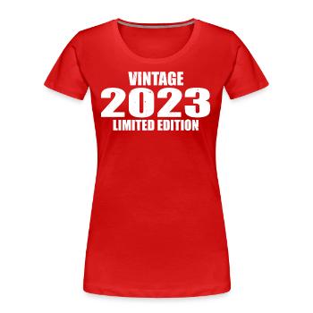 Millésime 2023 Anniversaire 2023 Rétro 2023 - T-shirt bio Premium Femme - rouge - Devant - Mia (176cm)