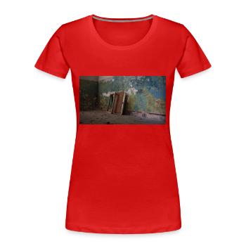 Urbex Photographie | Châssis de fenêtres en ruines d’usine - T-shirt bio Premium Femme - rouge - Devant - Mia (176cm)