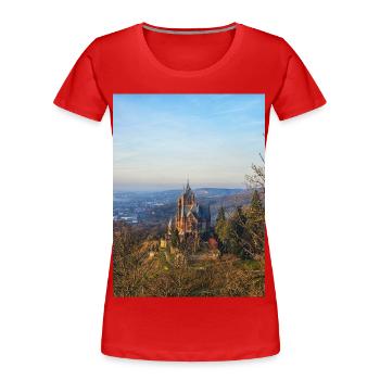 Schloss Drachenburg am Hang im Abendlicht  - Frauen Premium Bio T-Shirt - Rot - Vorne - Mia (176cm)