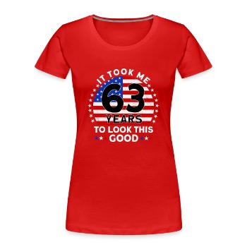 Il m’a fallu 63 ans pour être aussi beau - T-shirt bio Premium Femme - rouge - Devant - Mia (176cm)