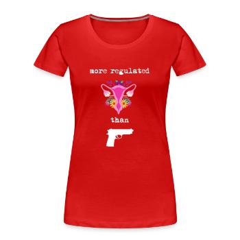 Plus réglementé que les armes à feu - T-shirt bio Premium Femme - rouge - Devant - Mia (176cm)