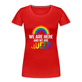 Wir sind hier und wir sind queer - Frauen Premium Bio T-Shirt - Rot - Vorne - Mia (176cm)
