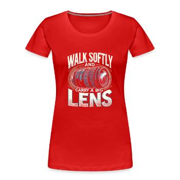 Gehen Sie sanft und tragen Sie ein großes Objektiv - Frauen Premium Bio T-Shirt - Rot - Vorne - Mia (176cm)