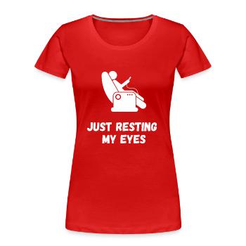 Ich ruhe nur meine Augen aus - Frauen Premium Bio T-Shirt - Rot - Vorne - Mia (176cm)