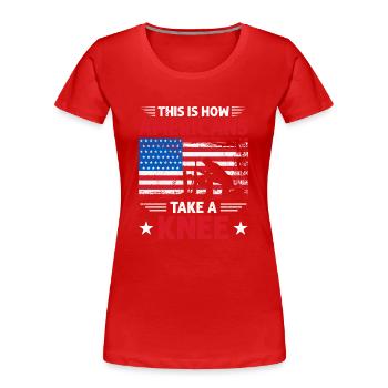 Voici comment les Américains prennent un genou le 4 juillet - T-shirt bio Premium Femme - rouge - Devant - Mia (176cm)