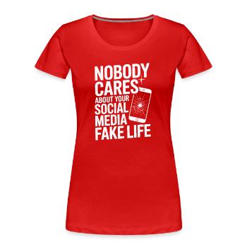 Personne ne se soucie de votre fausse vie sur les réseaux sociaux - T-shirt bio Premium Femme - rouge - Devant - Mia (176cm)