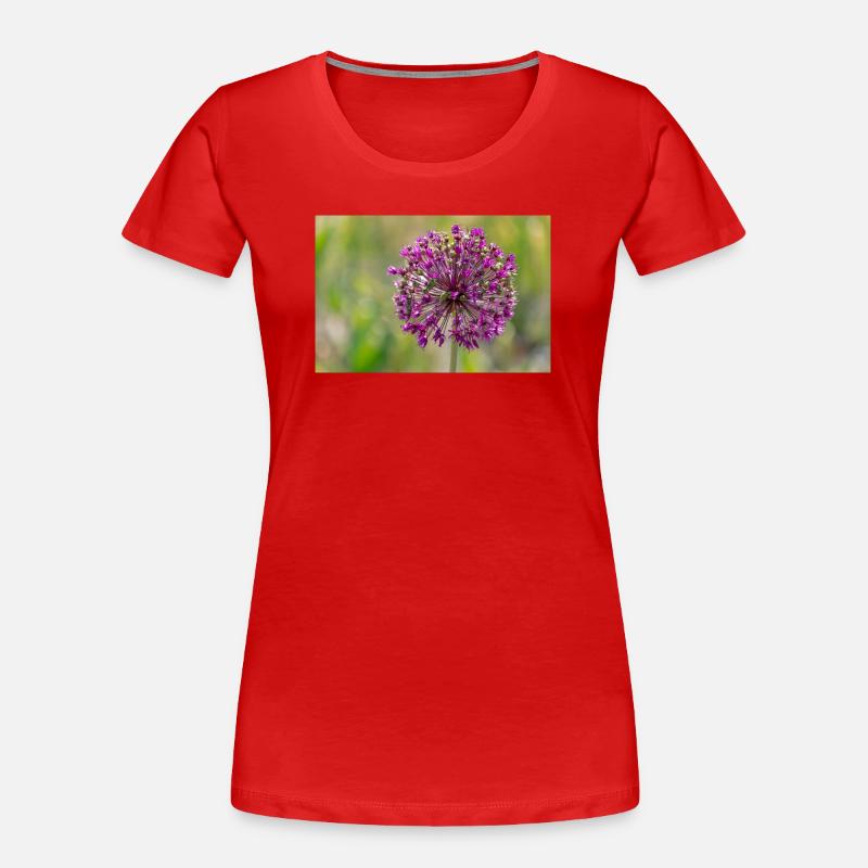 Gros plan d’une fleur violette - Poireau géant - T-shirt bio Premium Femme - rouge