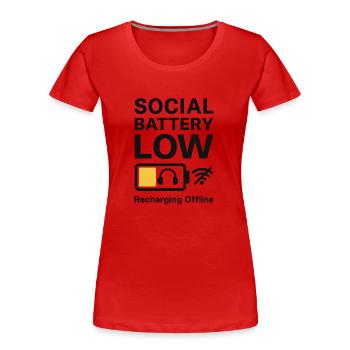 Social Battery Low – Recharging Offline - Frauen Premium Bio T-Shirt - Rot - Vorne - Mia (176cm)