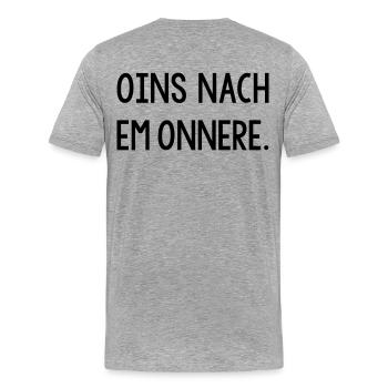 Oins nach em onnere Badisch Dialekt - Männer Premium Bio T-Shirt - Grau meliert - Hinten - Damien (186cm)