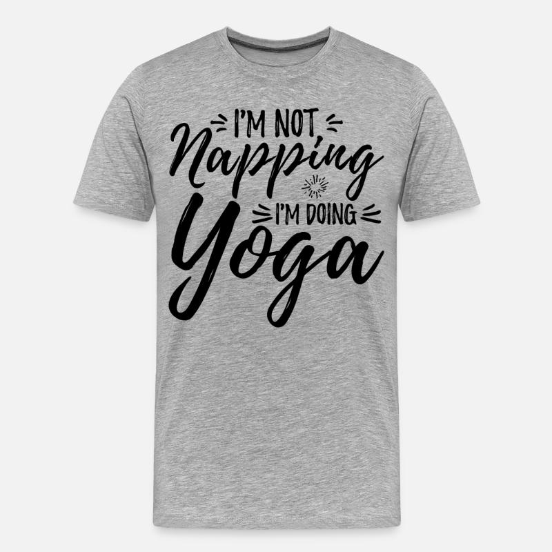 I'm Not Napping I'm Doing Yoga - Männer Premium Bio T-Shirt - Grau meliert