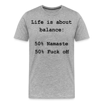 La vie est une question d’équilibre – Namaste & Fuck Off - T-shirt bio Premium Homme - gris chiné - Devant - Damien (186cm)