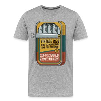 Vintage 1976 Sardinen Retro - Männer Premium Bio T-Shirt - Grau meliert - Vorne - Damien (186cm)
