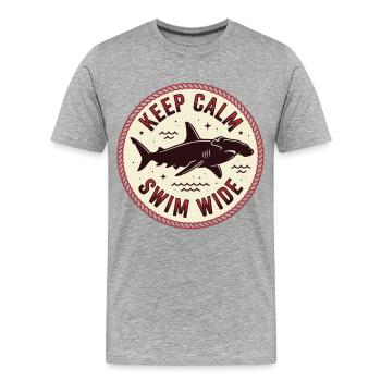 Shark Badge with Saying Swim Wide - Men's Premium Organic T-Shirt - heather grey - Front - Damien (186cm)