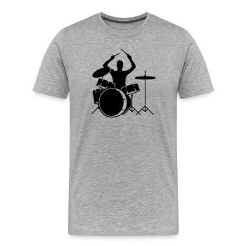 Schlagzeuger sitzt am Schlagzeug - Männer Premium Bio T-Shirt - Grau meliert - Vorne - Damien (186cm)