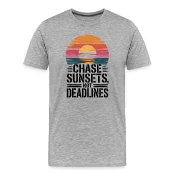 Adventure - Chase Sunsets not Deadlines - Men's Premium Organic T-Shirt - heather grey - Front - Damien (186cm)