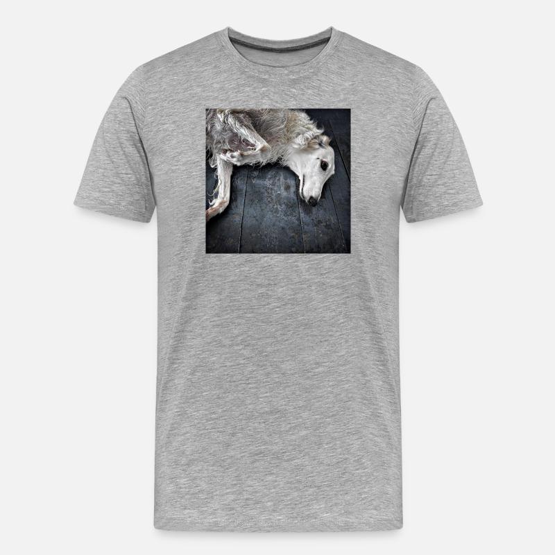 Weißer Windhund am Boden - Männer Premium Bio T-Shirt - Grau meliert