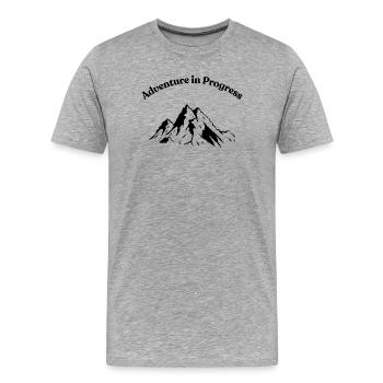 Adventure in Progress – Unterwegs - Männer Premium Bio T-Shirt - Grau meliert - Vorne - Damien (186cm)
