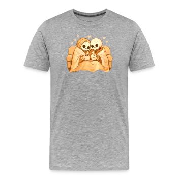 Cozy Skelett Paar auf Sofa – Wärme & Nähe - Männer Premium Bio T-Shirt - Grau meliert - Vorne - Damien (186cm)