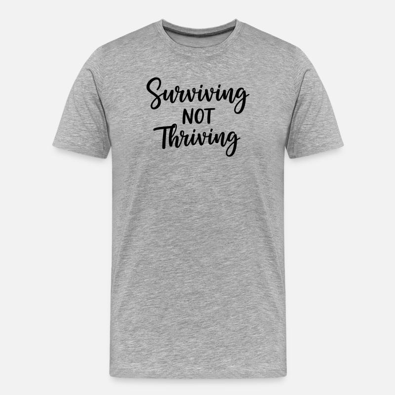 Surviving Not Thriving – Ehrlicher Spruch - Männer Premium Bio T-Shirt - Grau meliert