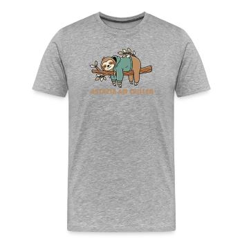 Astrein am Chillen – Sloth in Hoodie Design - Men's Premium Organic T-Shirt - heather grey - Front - Damien (186cm)