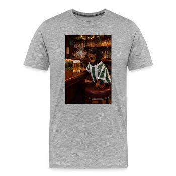 Dachshund in pub jersey with shamrock - Men's Premium Organic T-Shirt - heather grey - Front - Damien (186cm)