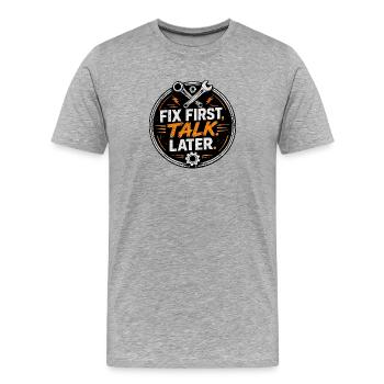 Erst reparieren, später reden – Mechaniker-Tee - Männer Premium Bio T-Shirt - Grau meliert - Vorne - Damien (186cm)